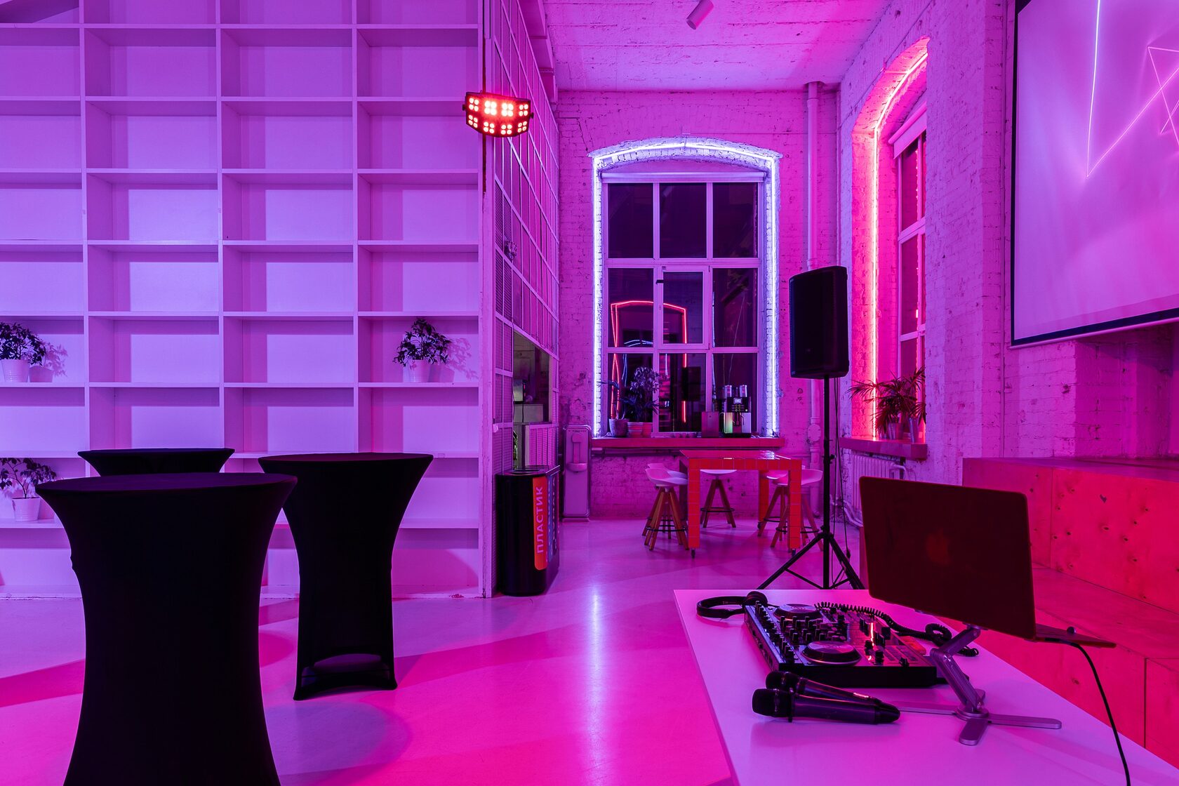 Фотография 11 площадки Двухуровневое пространство IDEALISTA в центре — 370 м²