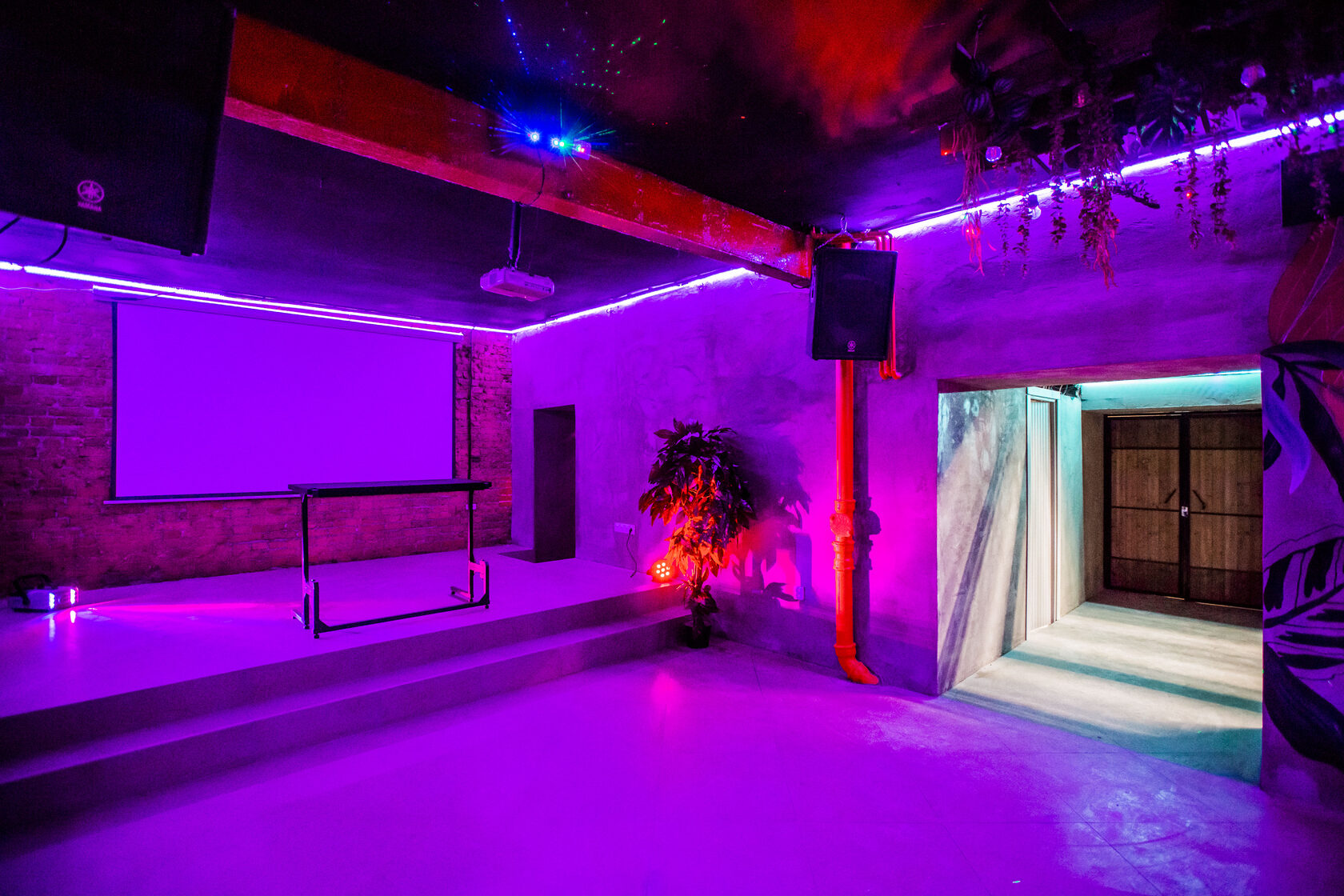 Фотография 5 площадки Клубный лофт со сценой и мощным звуком у Таганской — 190 м²