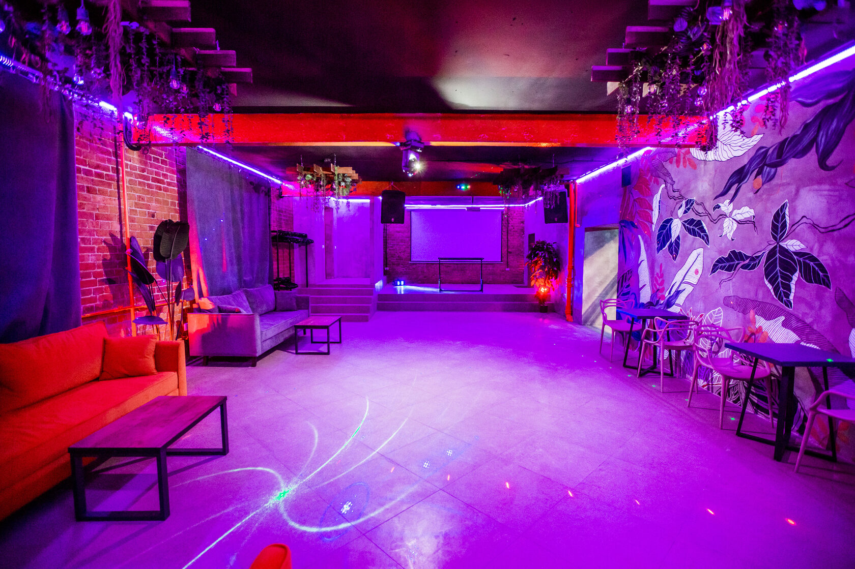 Фотография 7 площадки Клубный лофт со сценой и мощным звуком у Таганской — 190 м²