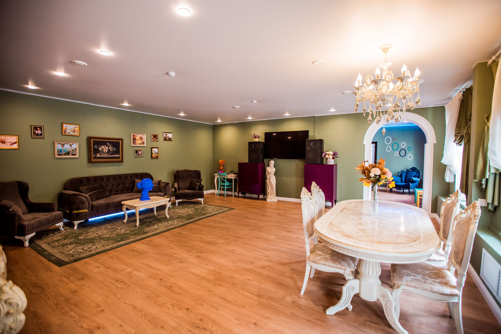 Фотография 2 площадки Классический дизайнерский лофт у Бауманской — 85 м²