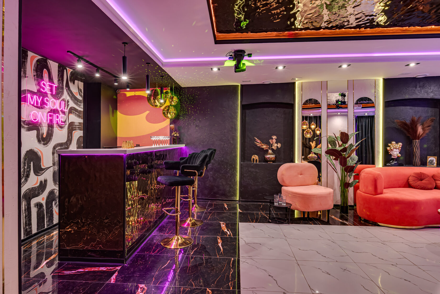 Фотография 14 площадки Элегантный яркий лофт на Бауманской