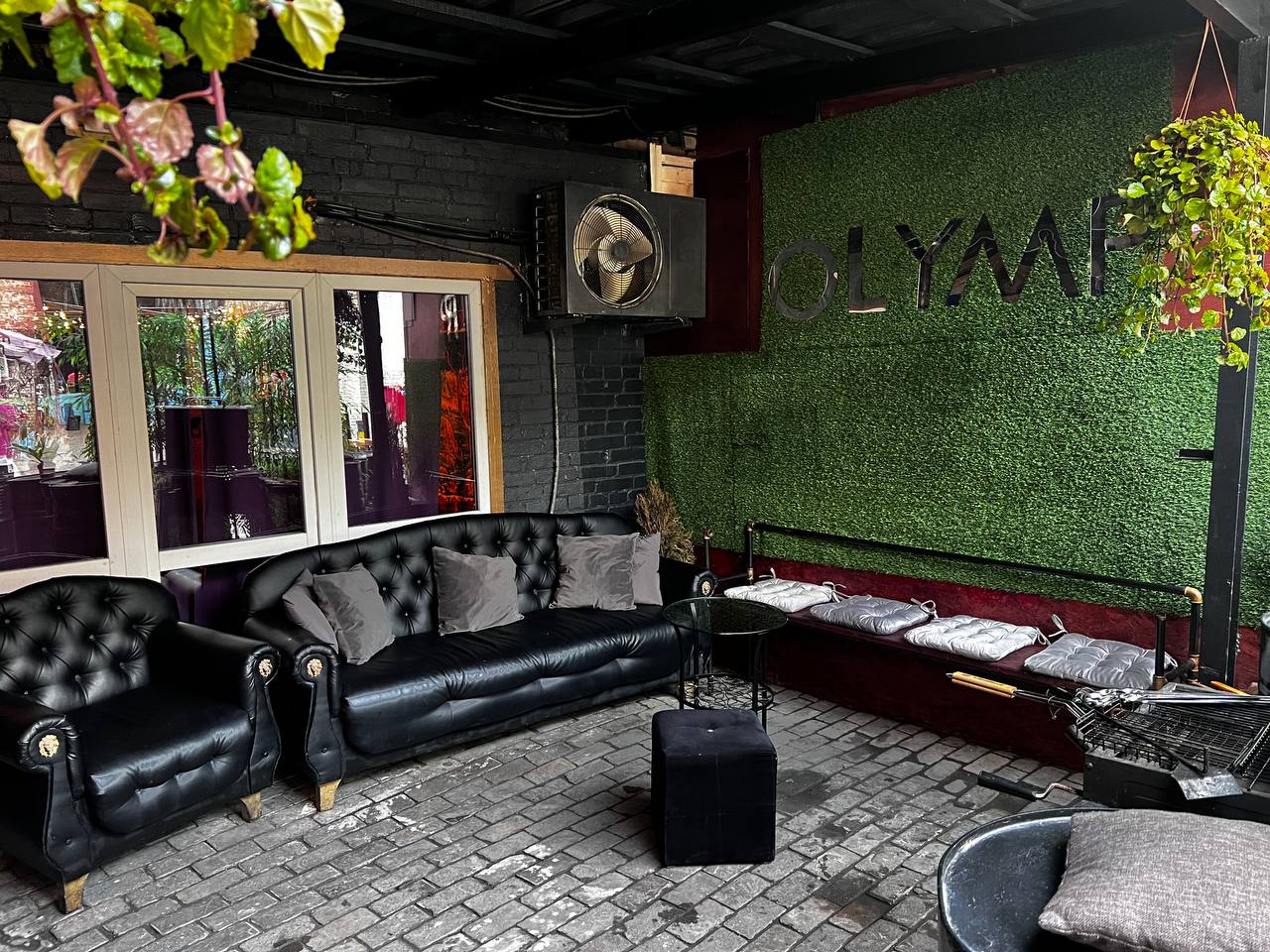 Фотография 13 площадки Светлый лофт со сценой и верандой у Бауманской