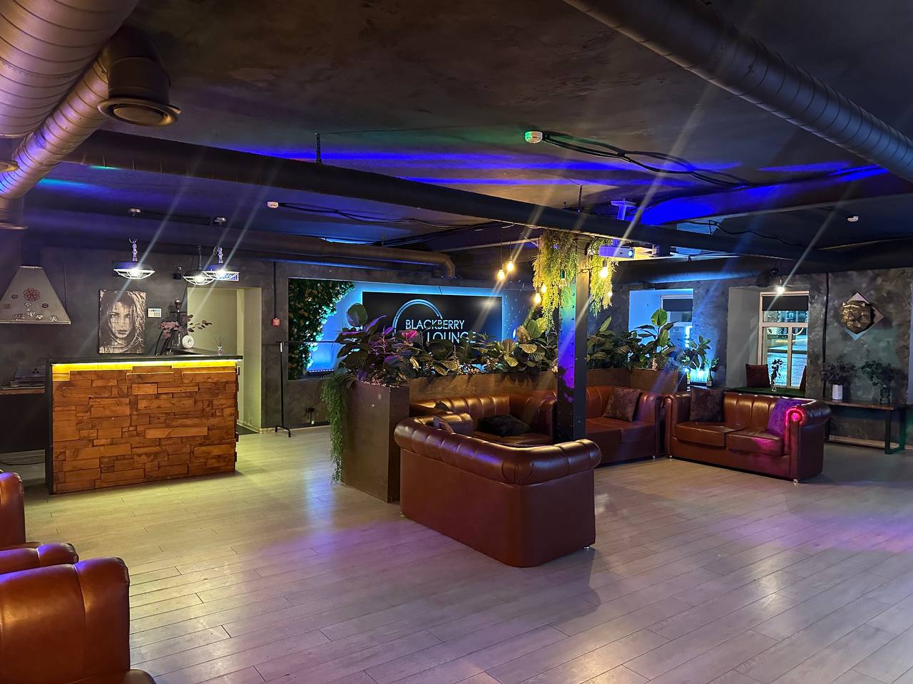 Фотография 1 площадки Стильный просторный лофт на Бауманской