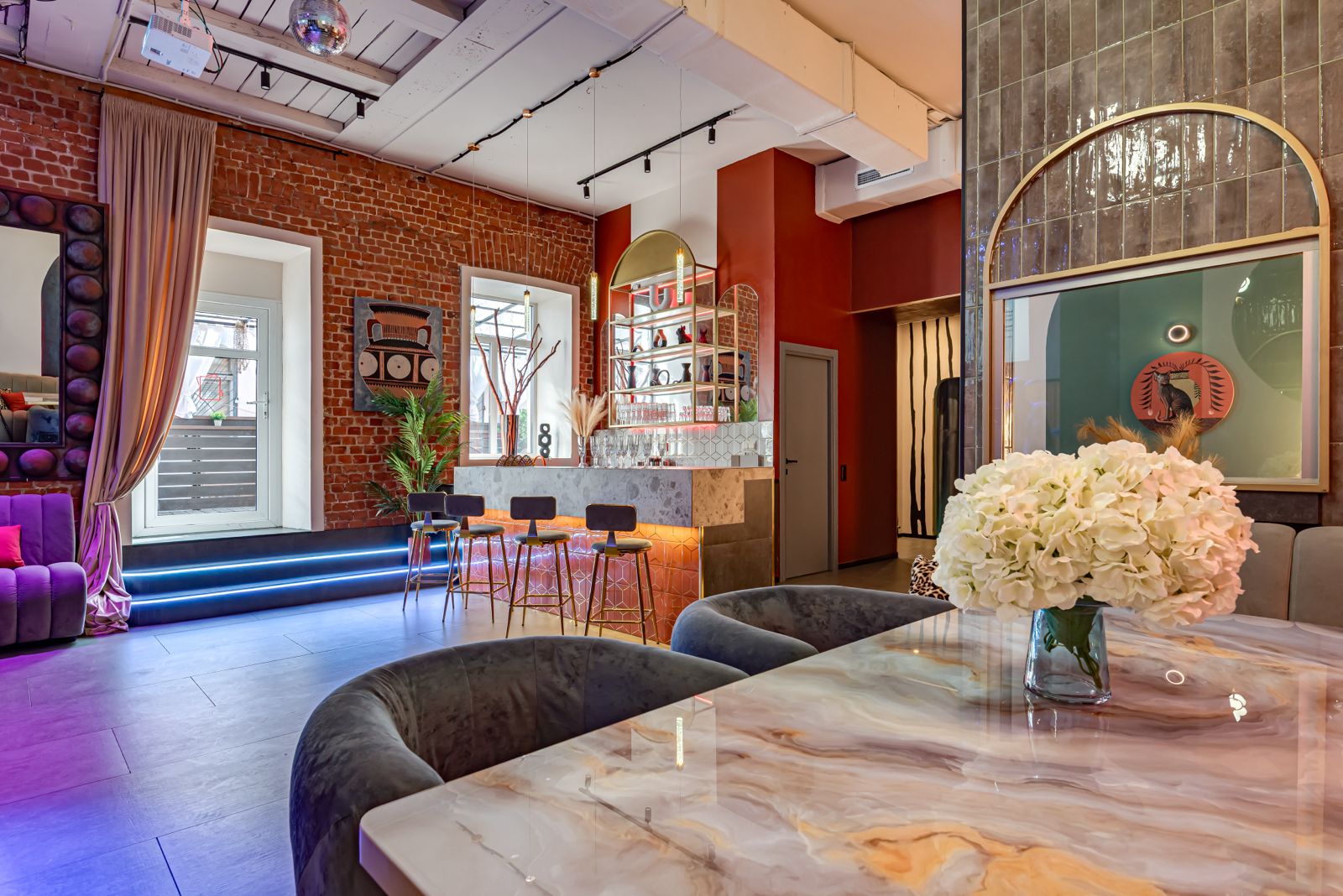 Фотография 11 площадки Уютный зал в стиле лофт‑фьюжн с верандой на Бауманской