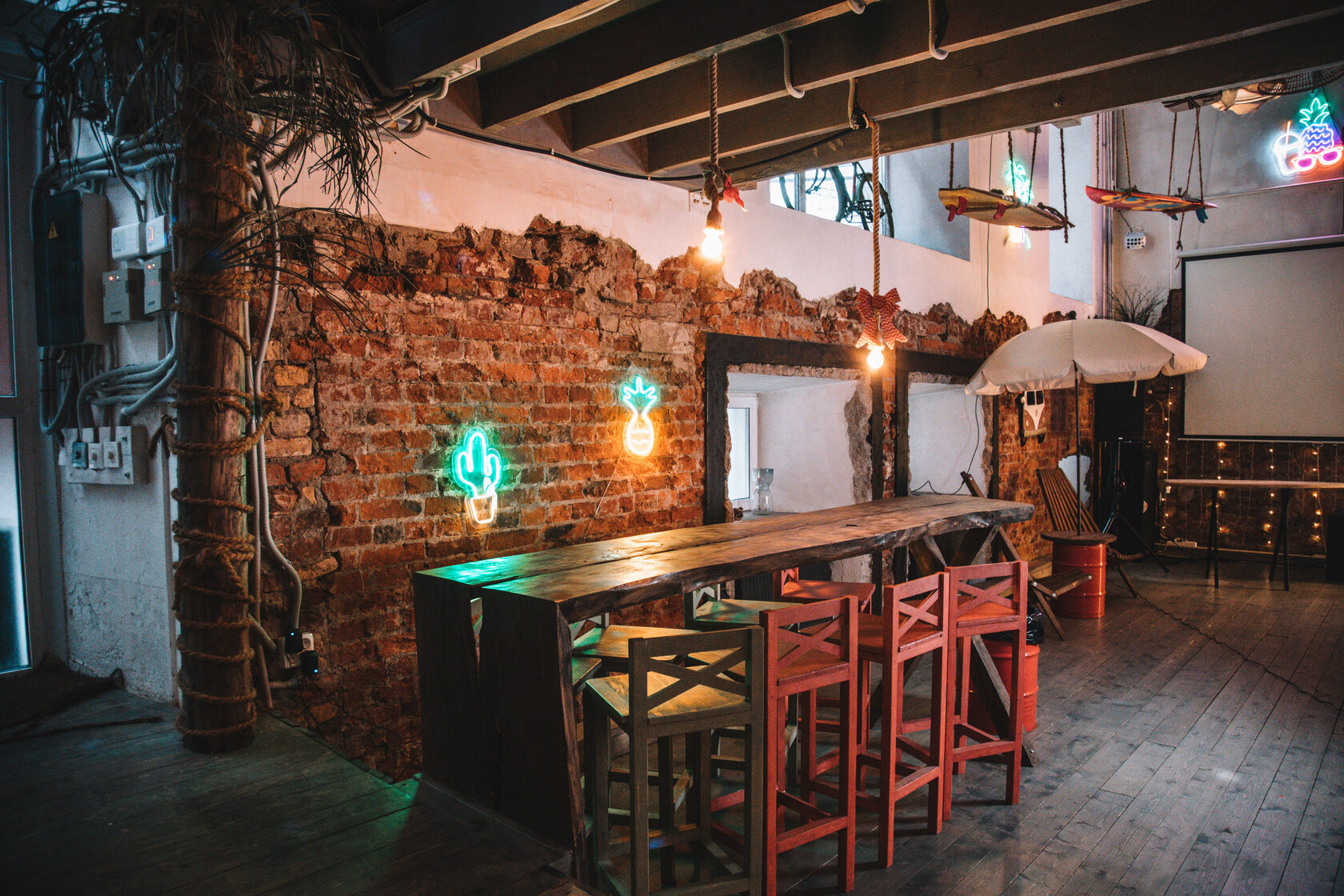 Фотография 4 площадки Hawaii House на Бауманской: двухуровневый лофт с верандой, 390 м²