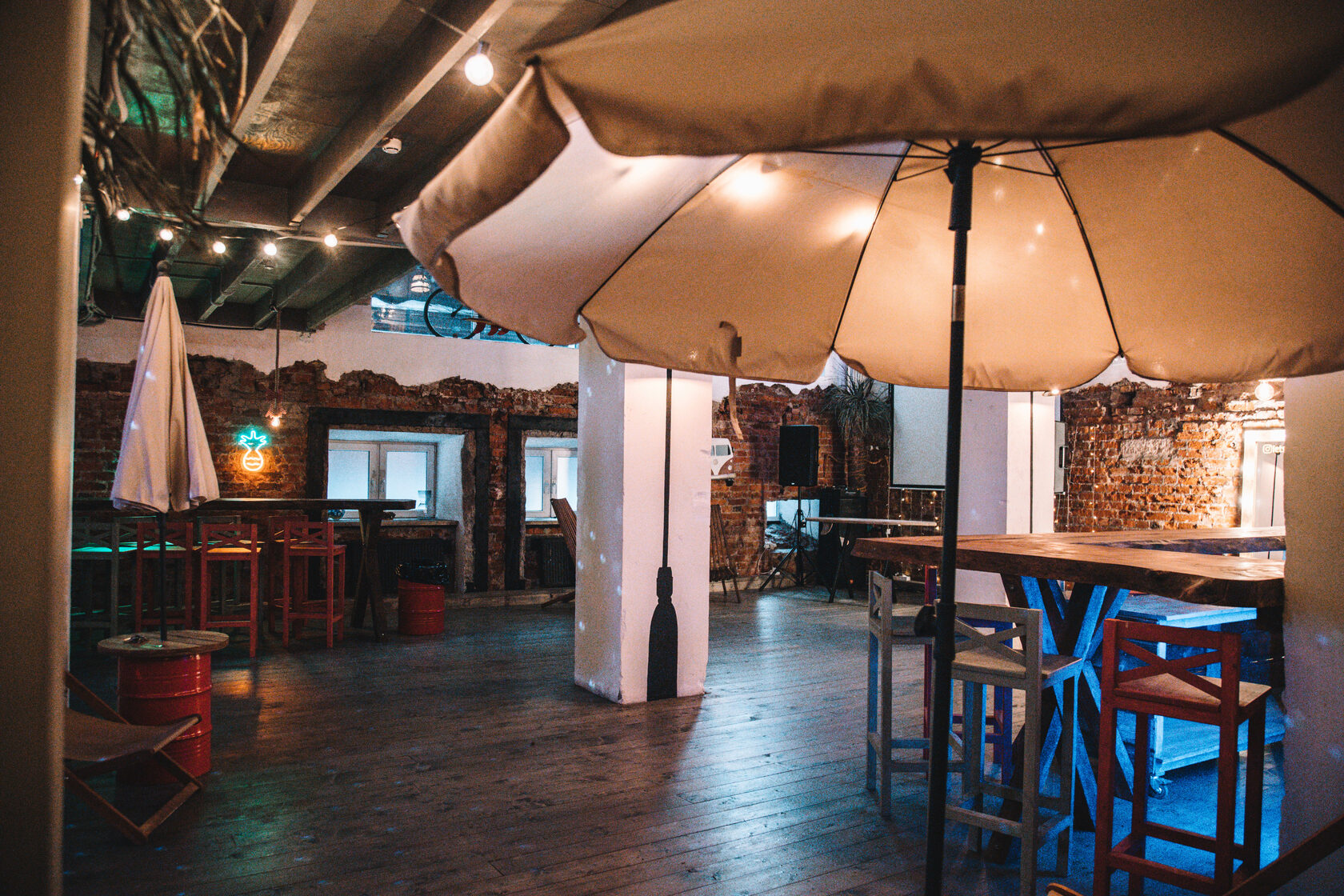 Фотография 5 площадки Hawaii House на Бауманской: двухуровневый лофт с верандой, 390 м²