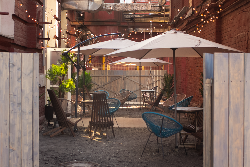 Фотография 14 площадки Hawaii House на Бауманской: двухуровневый лофт с верандой, 390 м²