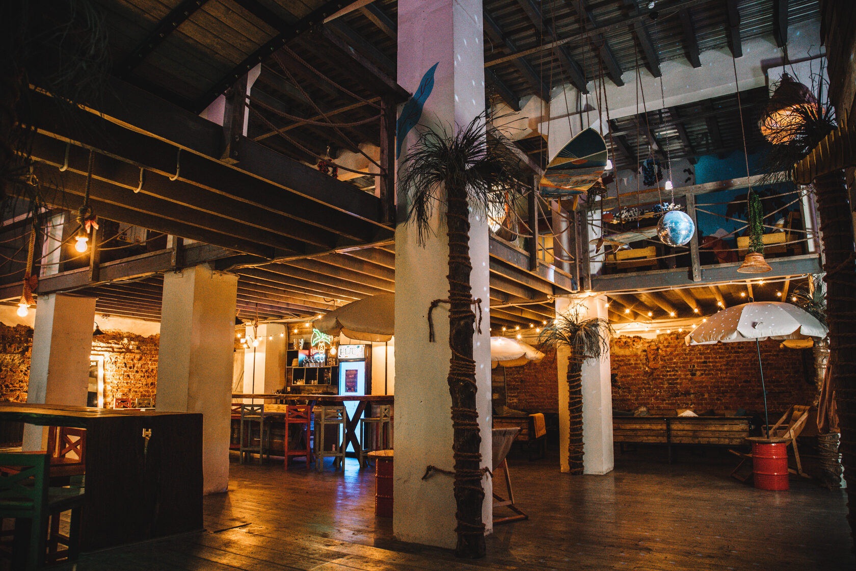 Фотография 19 площадки Hawaii House на Бауманской: двухуровневый лофт с верандой, 390 м²