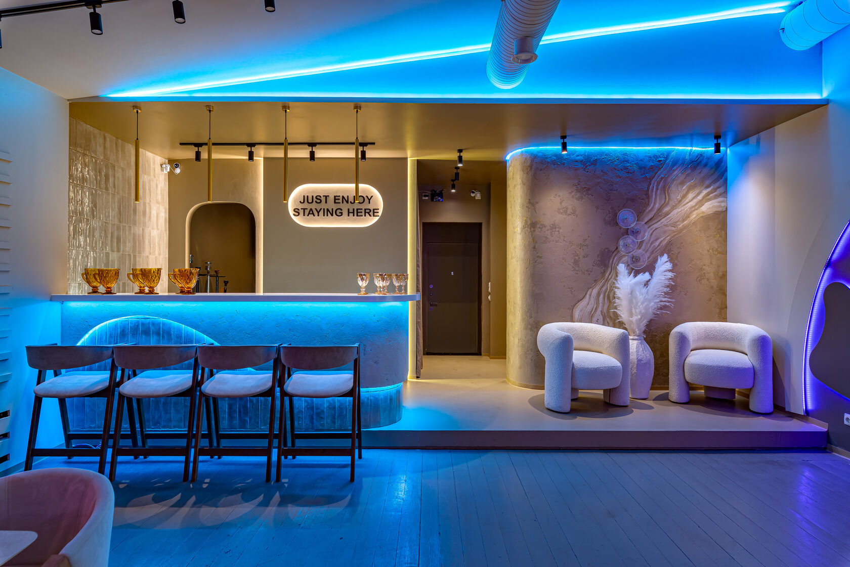 Фотография 4 площадки МАЙ «Август» на Курской: зал 110 м² в стиле ваби‑саби