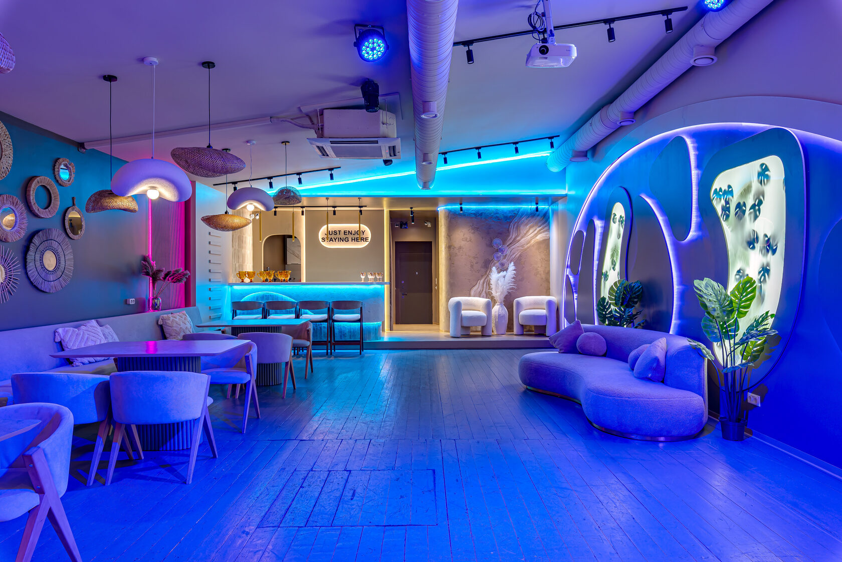 Фотография 7 площадки МАЙ «Август» на Курской: зал 110 м² в стиле ваби‑саби