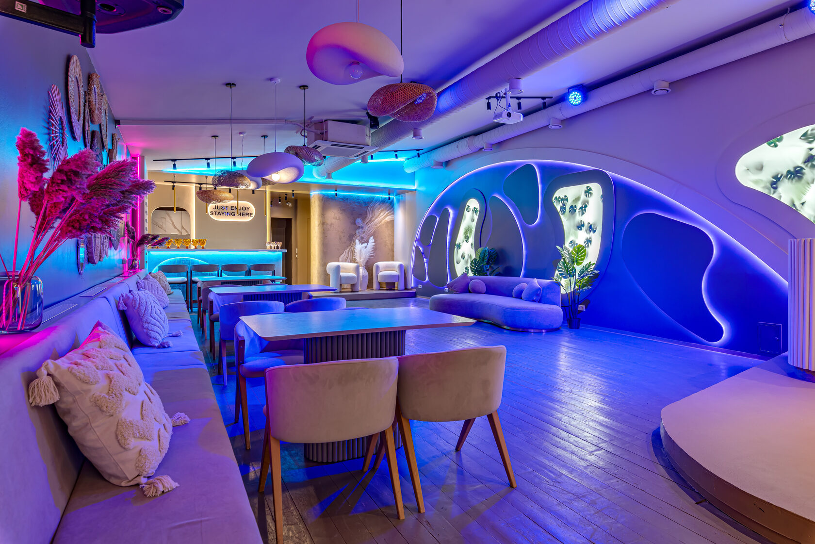 Фотография 11 площадки МАЙ «Август» на Курской: зал 110 м² в стиле ваби‑саби