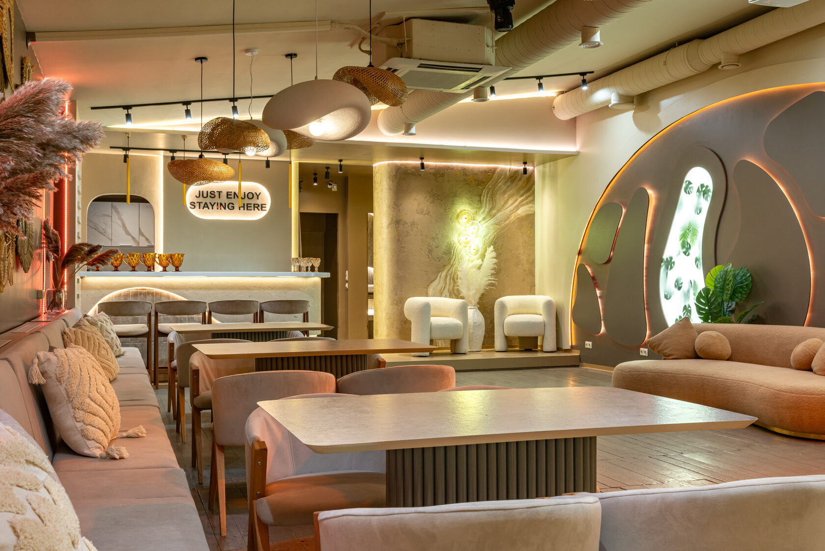 Фотография 15 площадки МАЙ «Август» на Курской: зал 110 м² в стиле ваби‑саби