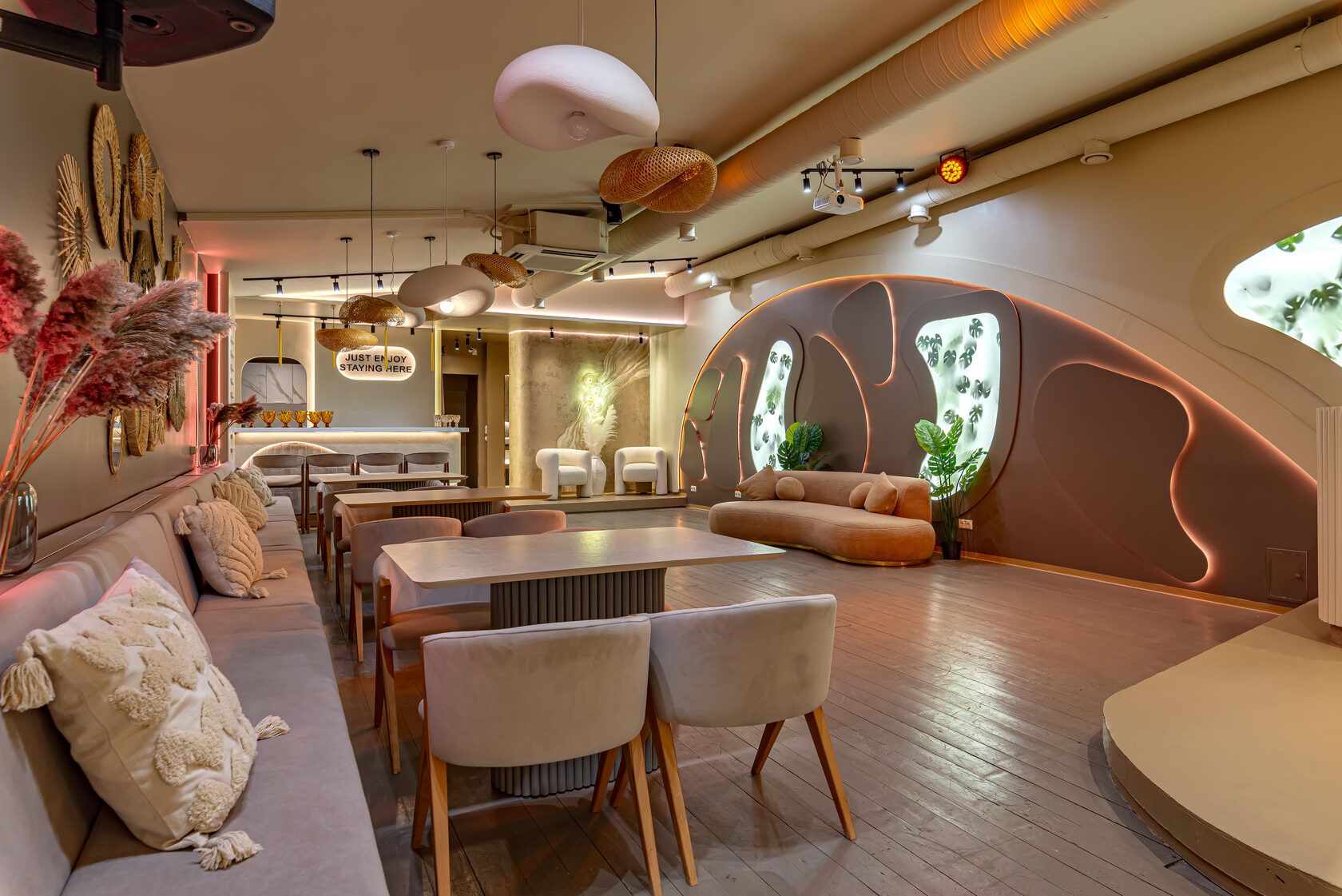 Фотография 16 площадки МАЙ «Август» на Курской: зал 110 м² в стиле ваби‑саби