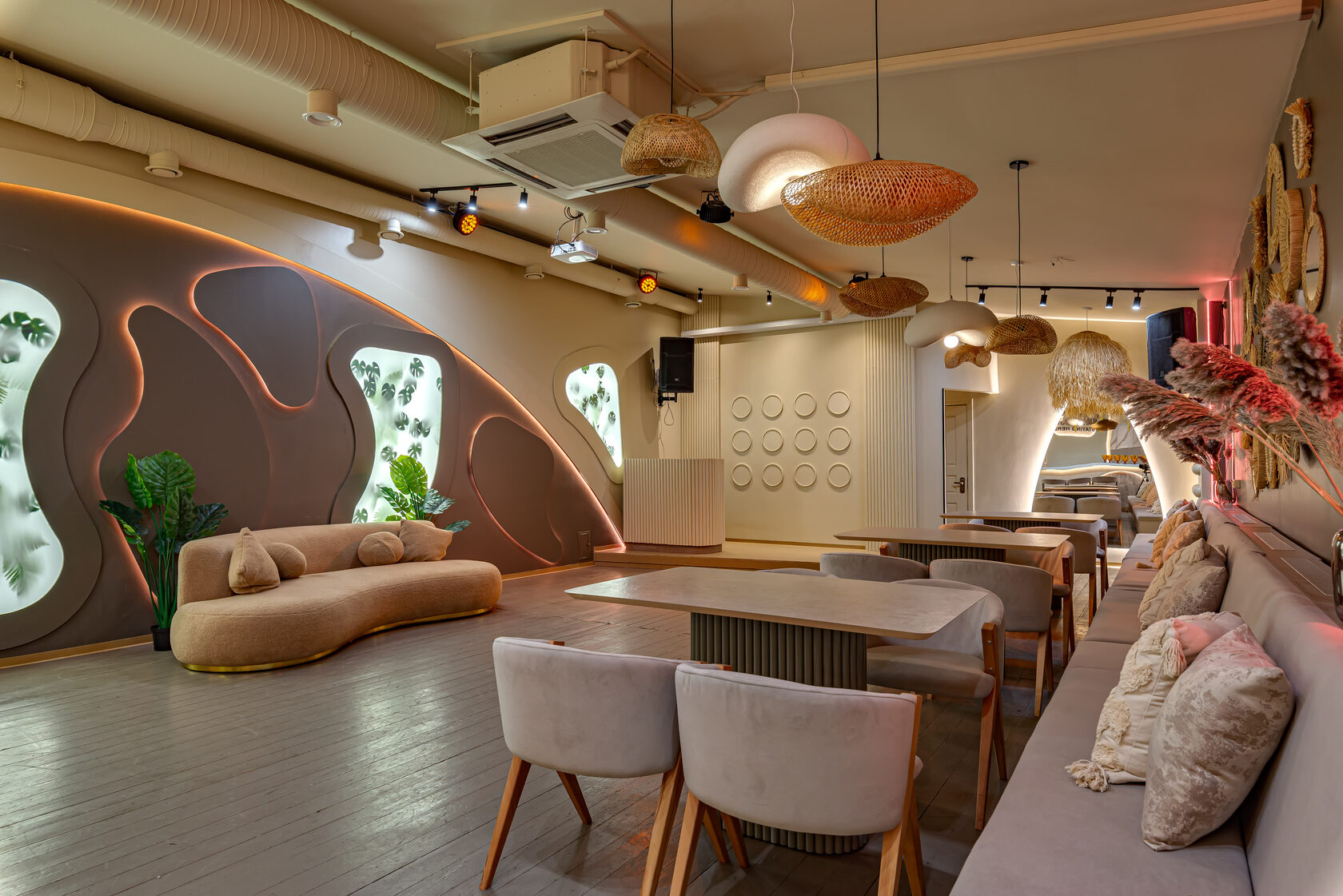 Фотография 20 площадки МАЙ «Август» на Курской: зал 110 м² в стиле ваби‑саби