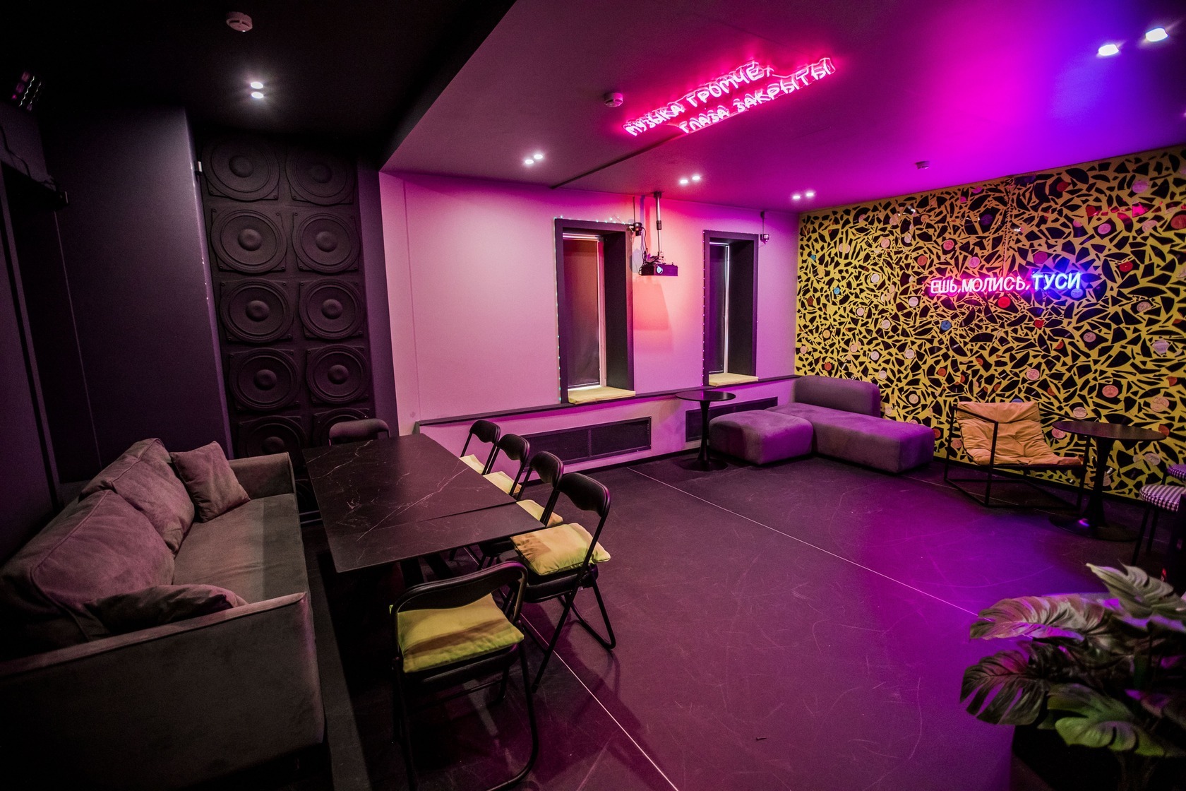 Фотография 3 площадки «Туса» у набережной: камерное пространство 32 м²