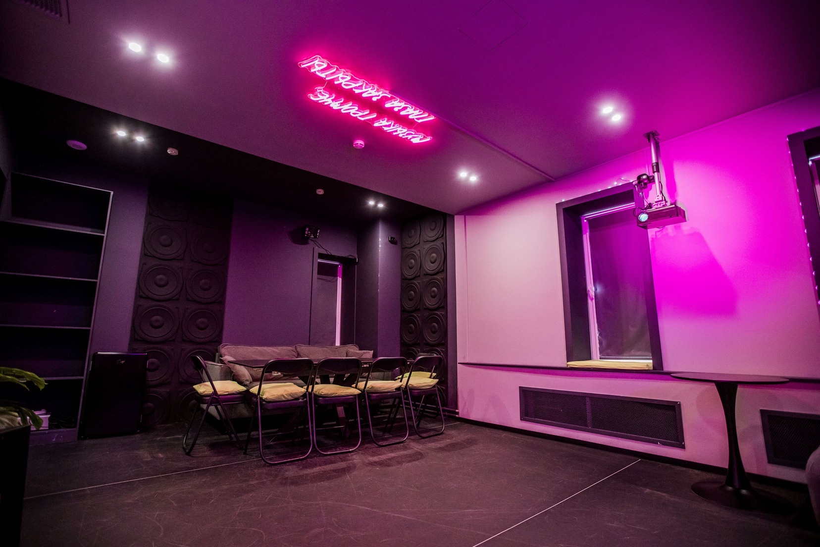 Фотография 4 площадки «Туса» у набережной: камерное пространство 32 м²