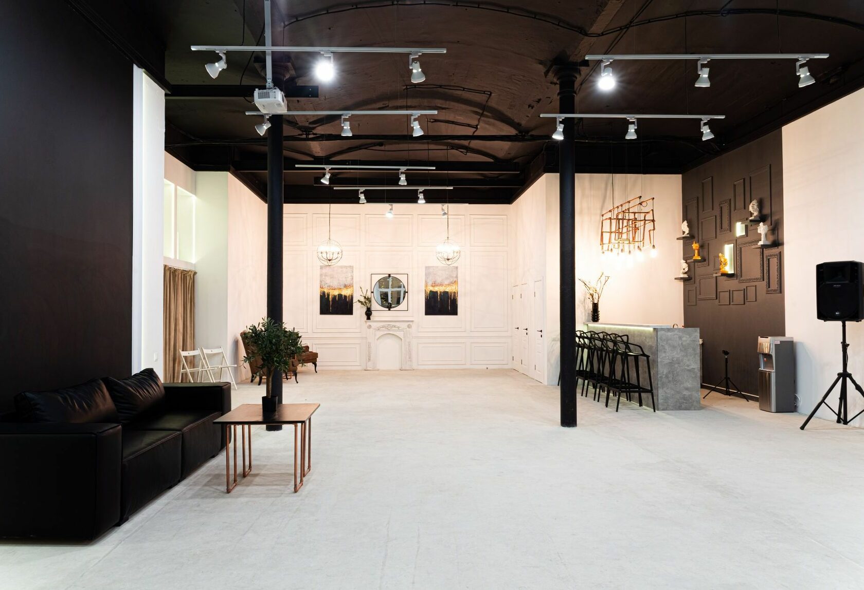 Фотография 2 площадки CLASSIC Loft на Тульской: зал с верандой 140 м²