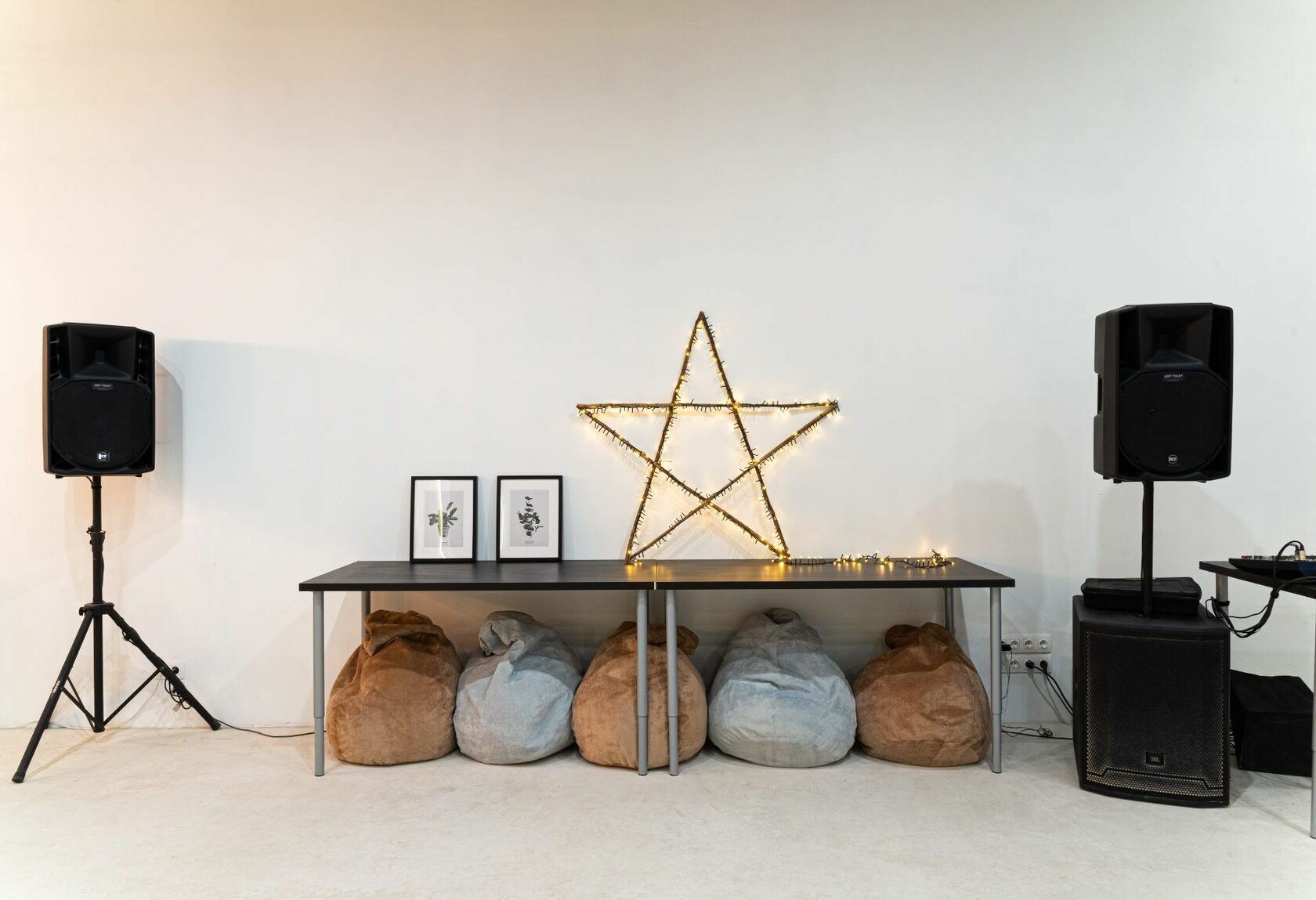 Фотография 6 площадки CLASSIC Loft на Тульской: зал с верандой 140 м²