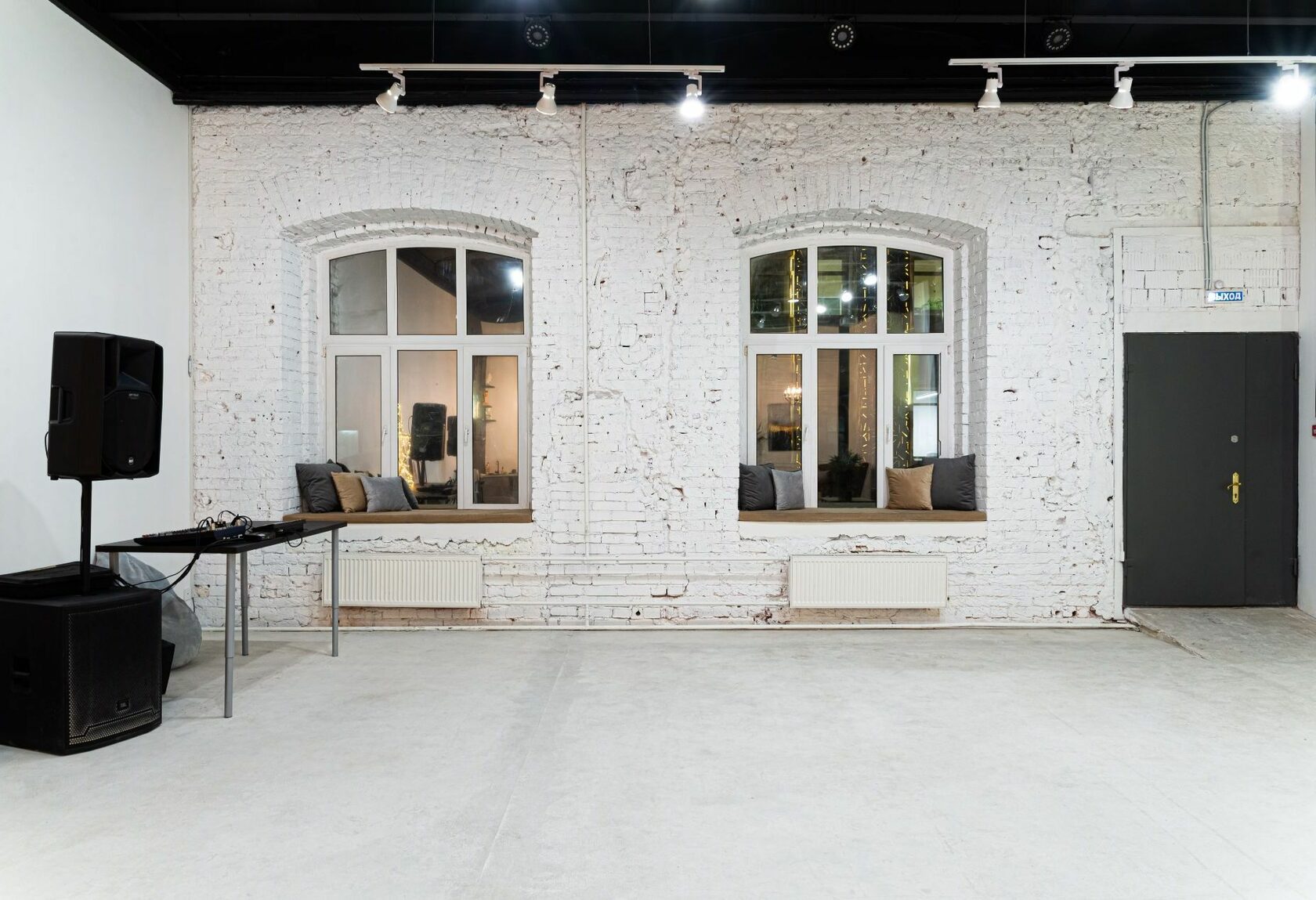 Фотография 7 площадки CLASSIC Loft на Тульской: зал с верандой 140 м²