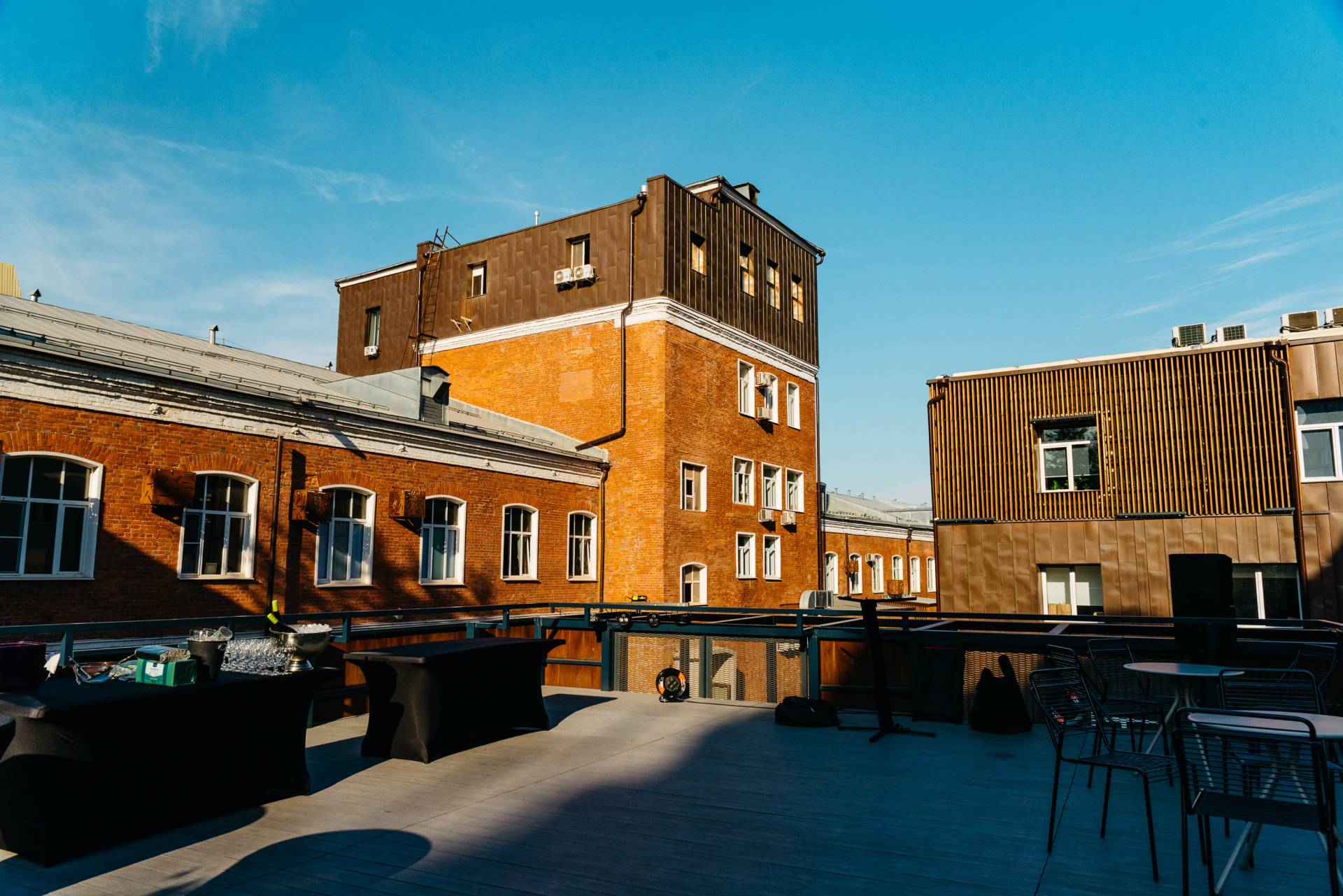 Фотография 13 площадки CLASSIC Loft на Тульской: зал с верандой 140 м²