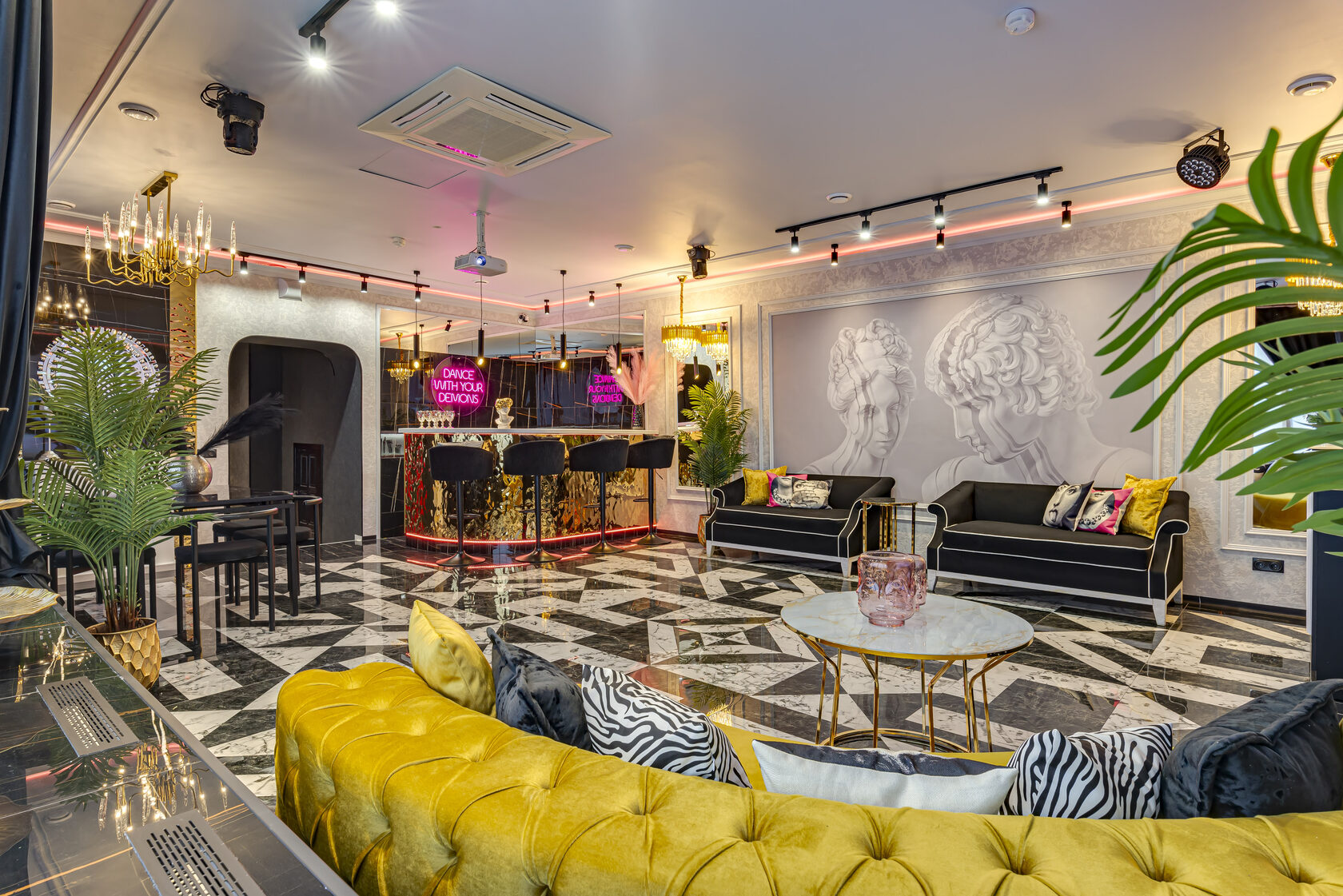 Фотография 5 площадки Место Юг на Бауманской: классический зал с поп‑арт акцентами, 80 м²