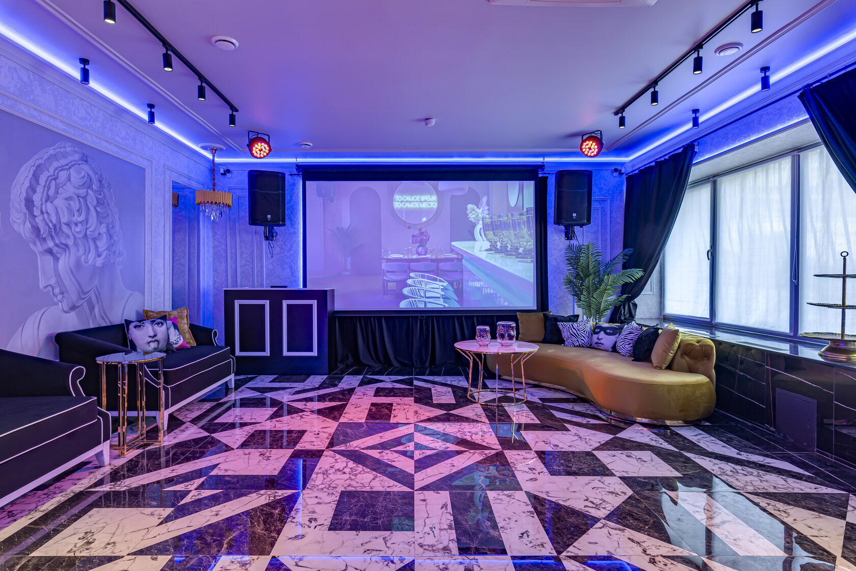 Фотография 7 площадки Место Юг на Бауманской: классический зал с поп‑арт акцентами, 80 м²