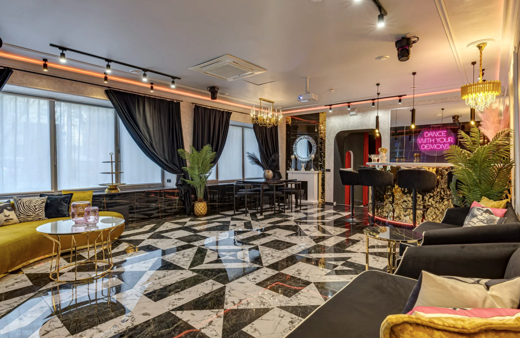 Фотография 8 площадки Место Юг на Бауманской: классический зал с поп‑арт акцентами, 80 м²