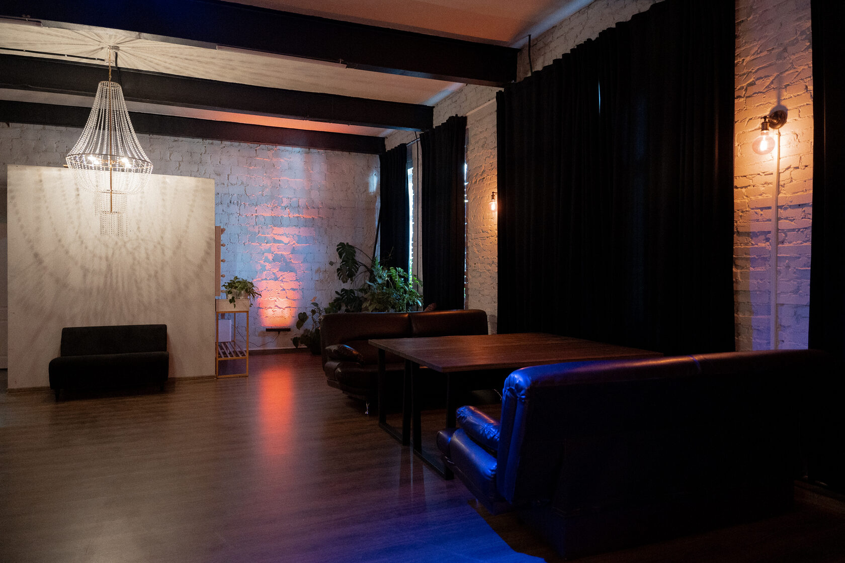 Фотография 7 площадки Высокие потолки на Вольной: камерный зал 90 м²