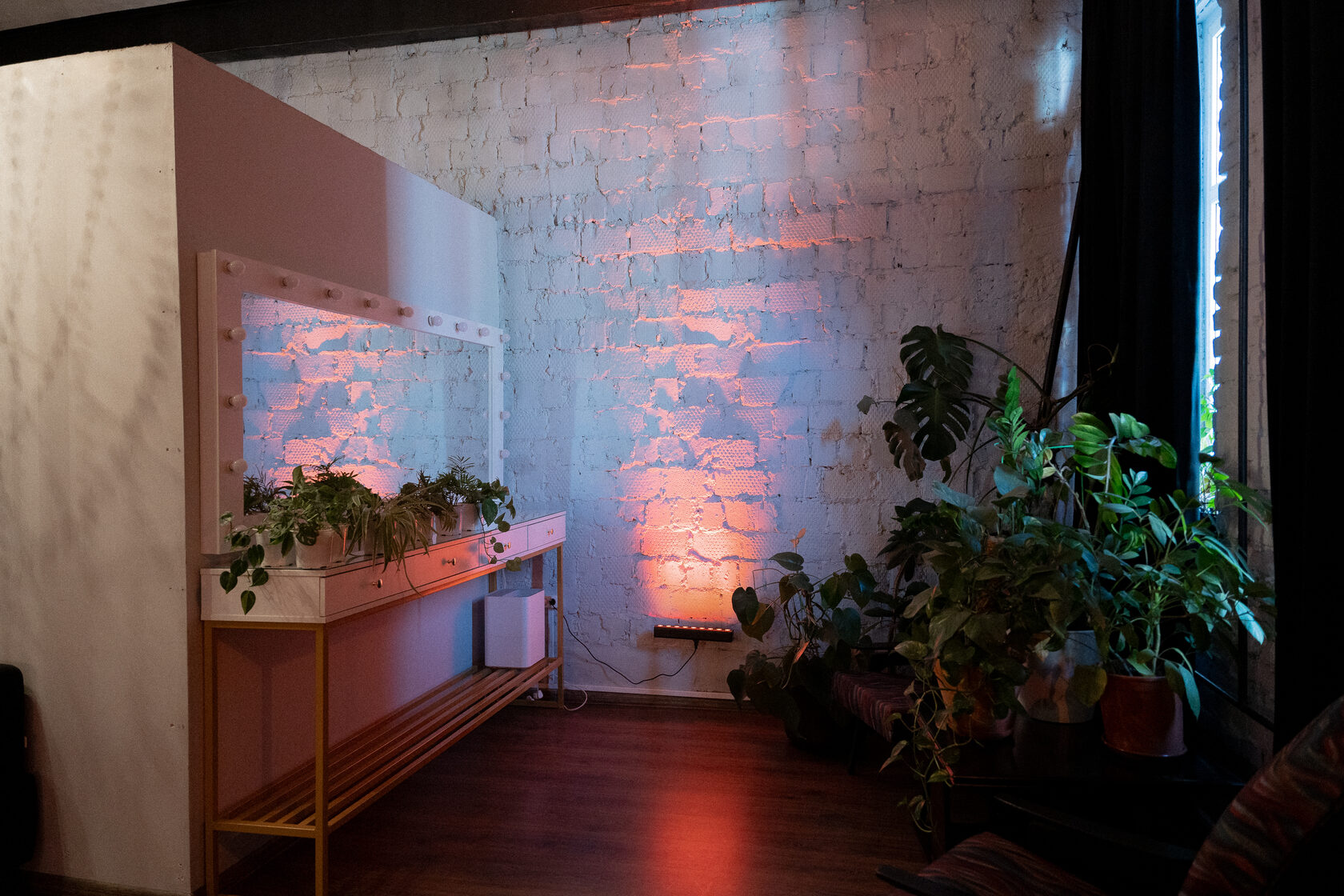 Фотография 8 площадки Высокие потолки на Вольной: камерный зал 90 м²