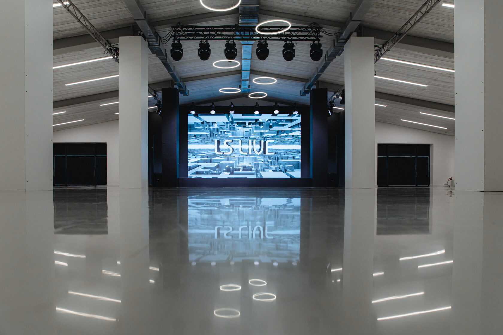 Фотография 3 площадки Шале на Чистых прудах: светлый зал 500 м²