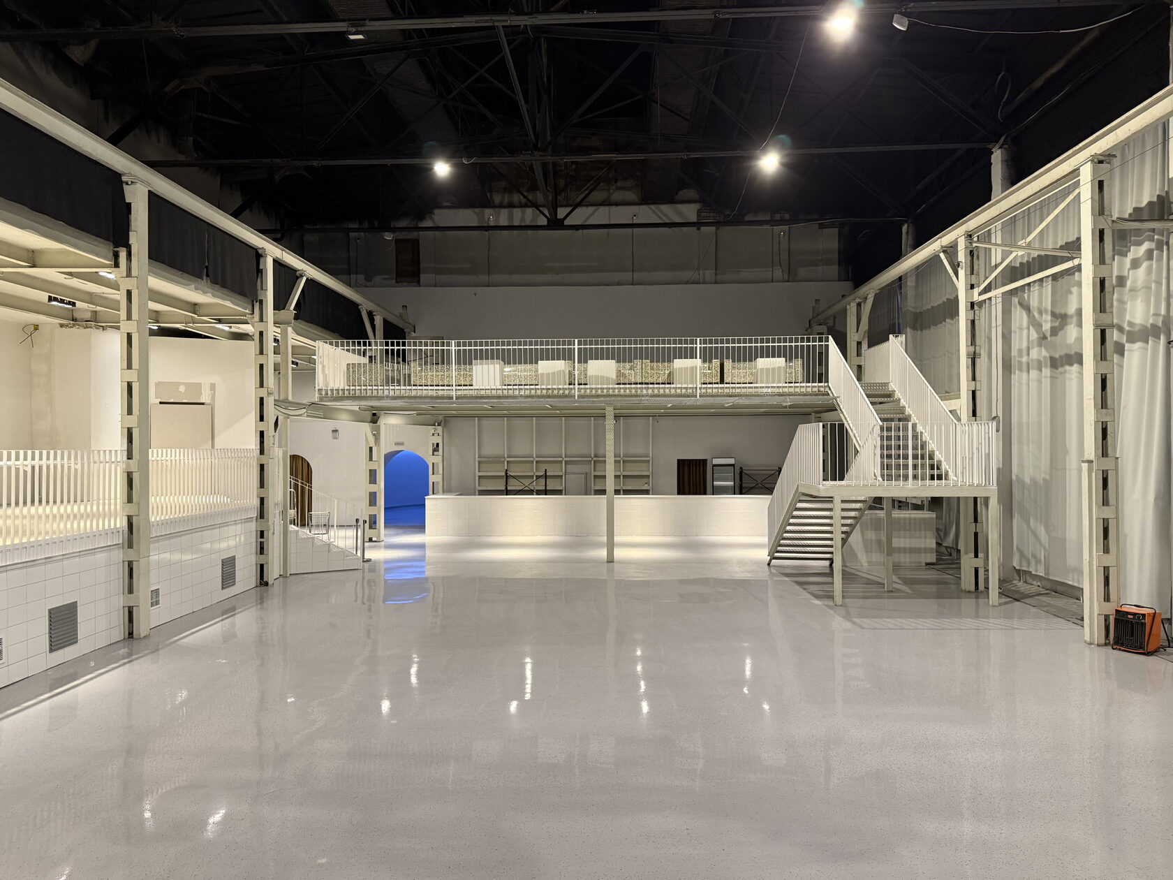 Фотография 1 площадки BOUNCE в центре: клубное пространство с двором 900 м²