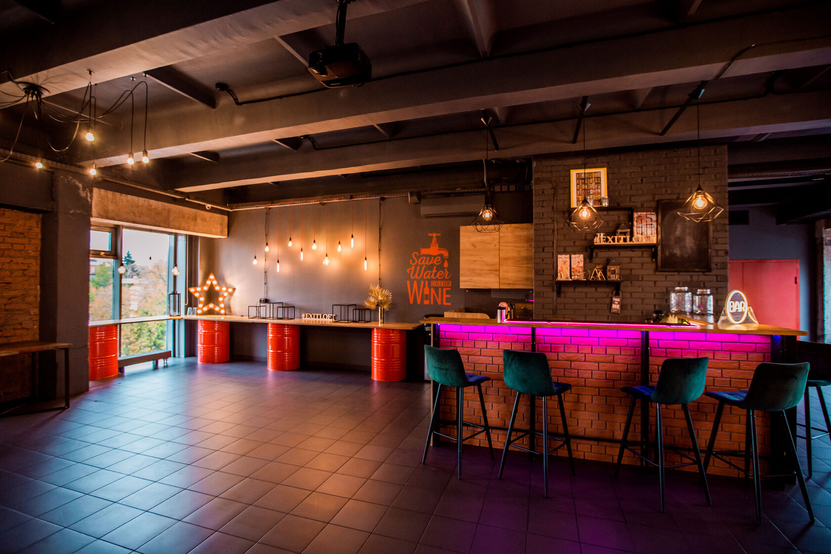 Фотография 3 площадки Exit Loft на Дубровке: зал 140 м² и крыша 220 м²