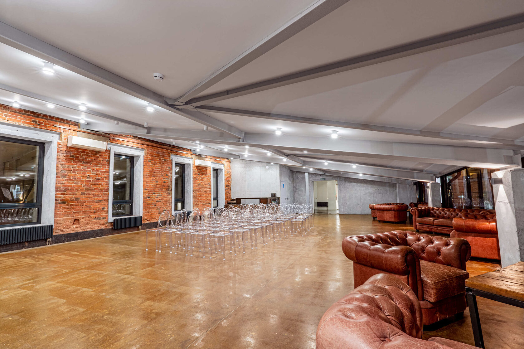 Фотография 2 площадки Мансарда на Чистых прудах: светлый зал с верандой, 150 м²