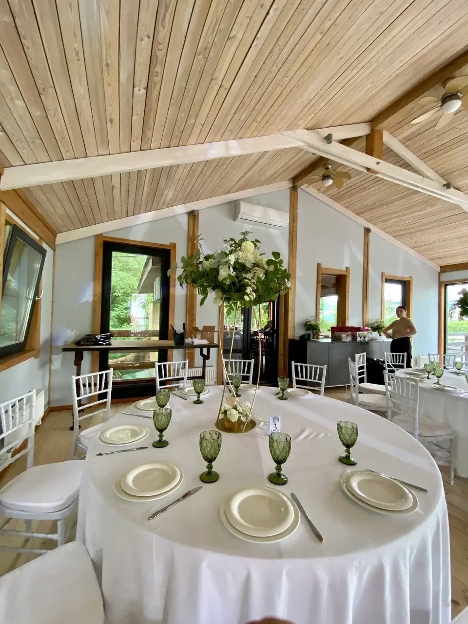 Фотография 4 площадки Loft House у реки: светлый зал с террасой, 142 м²