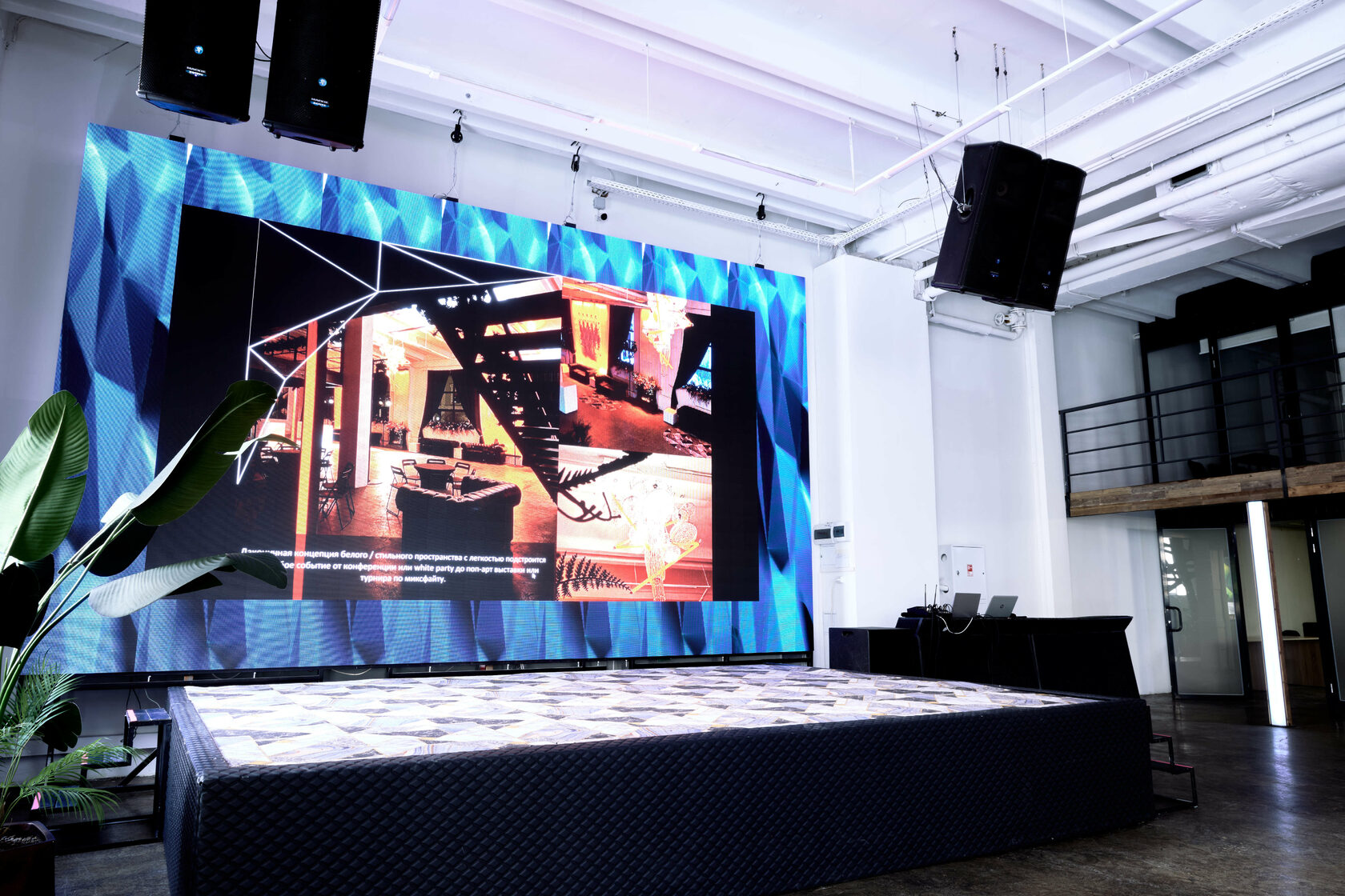 Фотография 2 площадки FORMAT loft на Бауманской: пространство 800 м² со сценой