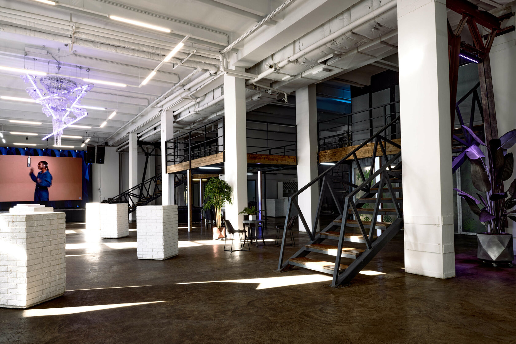 Фотография 12 площадки FORMAT loft на Бауманской: пространство 800 м² со сценой