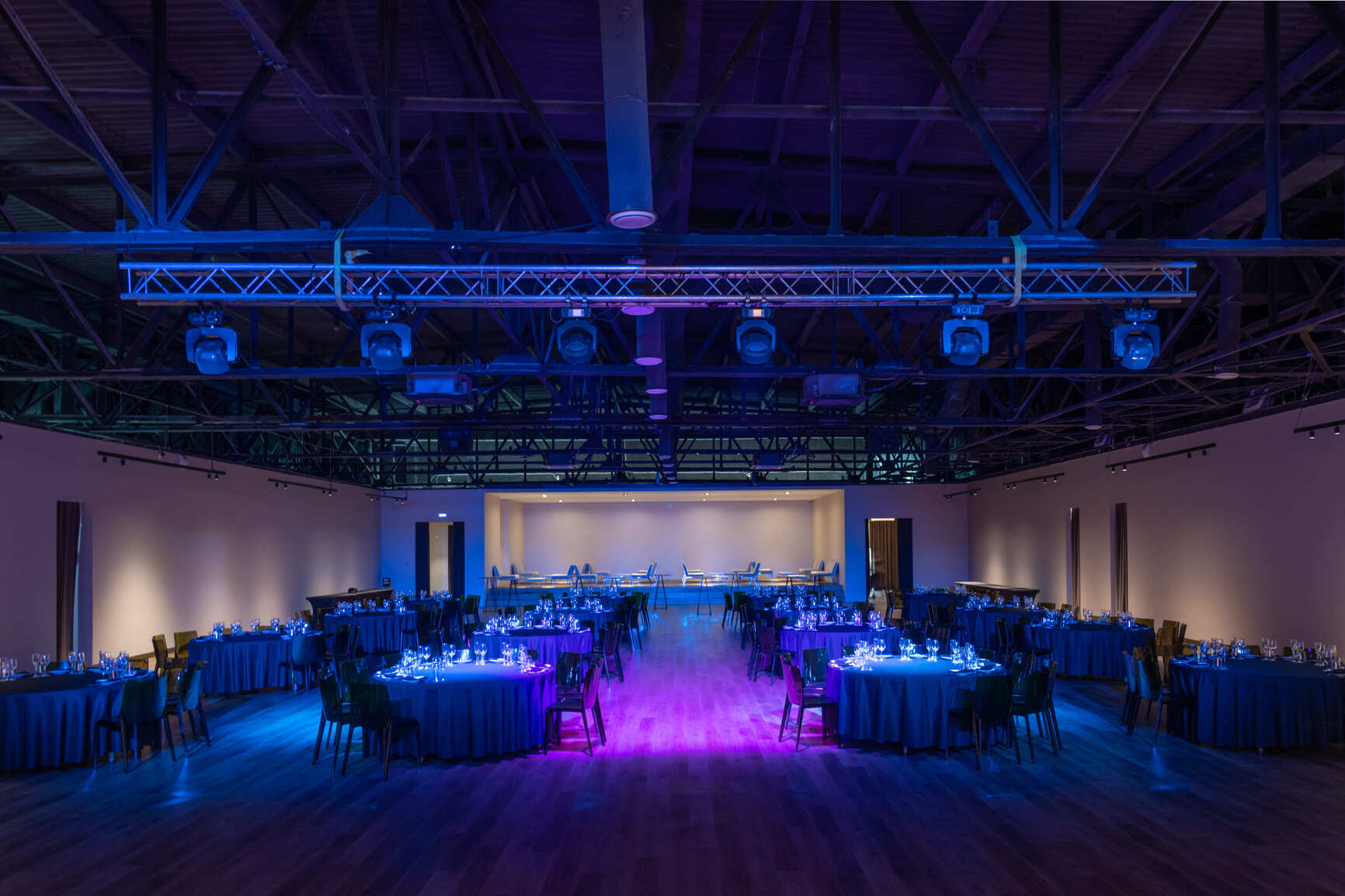 Фотография 1 площадки «Пульсар» в центре: трансформируемый зал 1000 м²