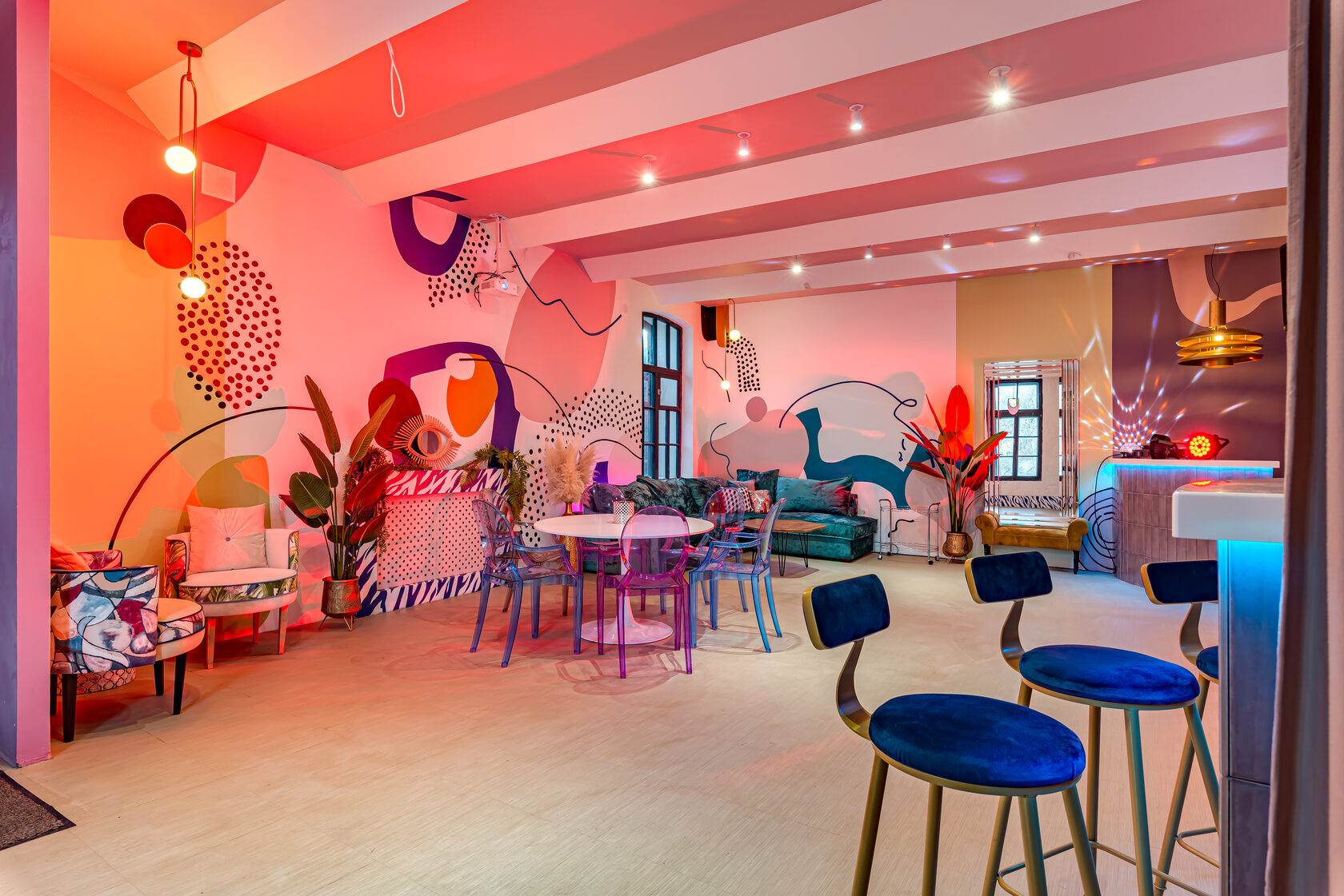 Фотография 2 площадки МАЙ Галерея на Электрозаводской: зал с верандой, 118 м²