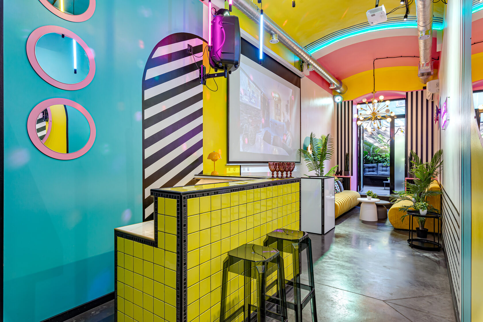 Фотография 2 площадки Молекула на Бауманской: уютный зал 46 м² с верандой